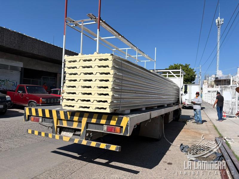 Panel aislante listo para entrega